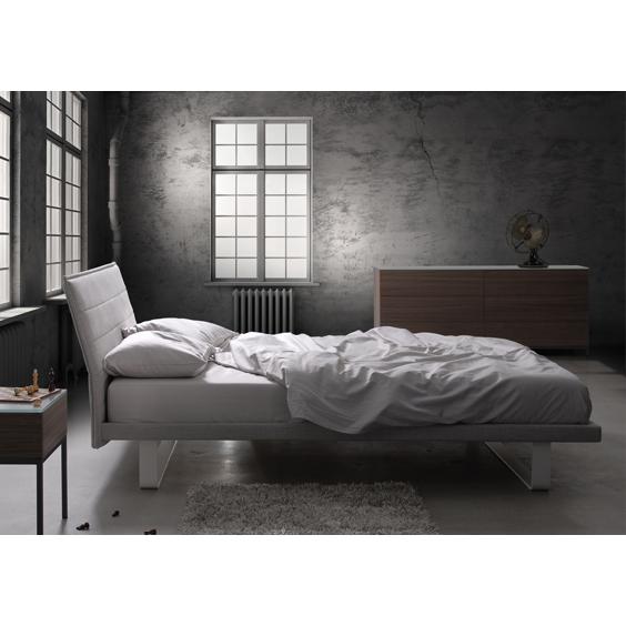 Trica Furniture Envy King Bed Envy King Bed IMAGE 5