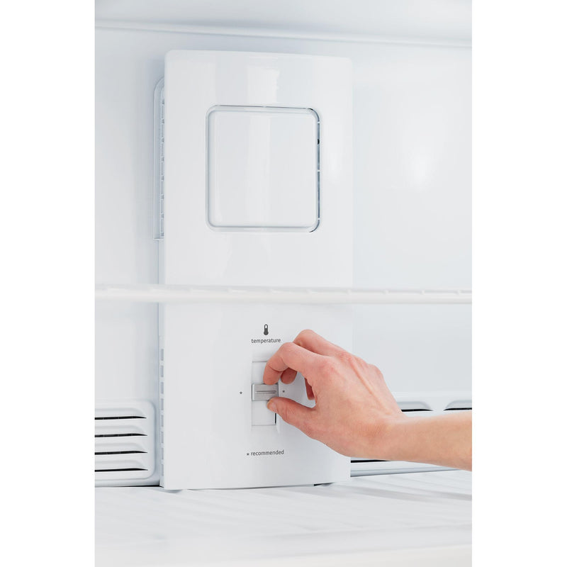  Frigidaire 28-inch, 16.3 cu. ft. Top Freezer Refrigerator FFHT1621TW IMAGE 10