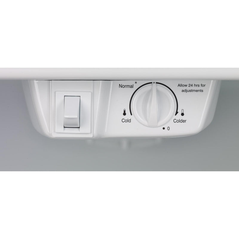  Frigidaire 28-inch, 16.3 cu. ft. Top Freezer Refrigerator FFHT1621TW IMAGE 11