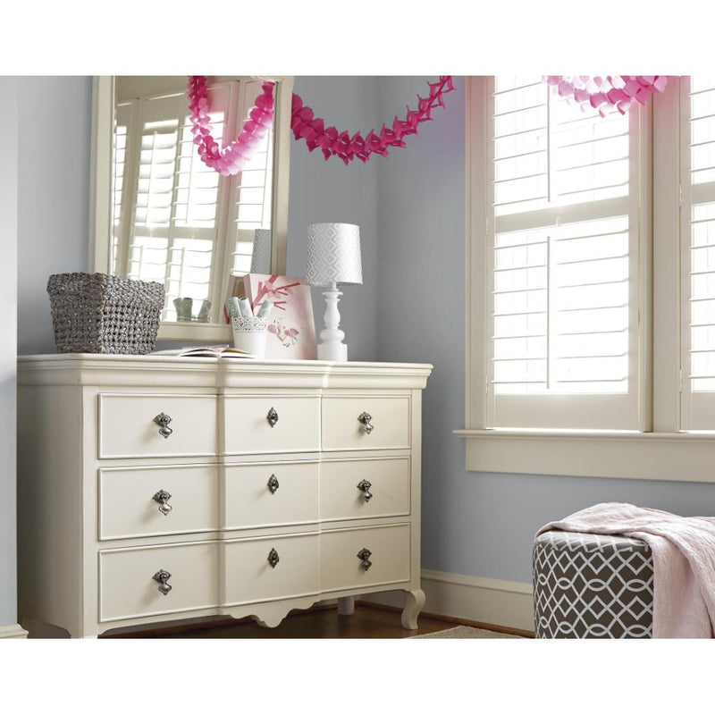Universal Furniture Genevieve 9-Drawer Kids Dresser 434A002 IMAGE 4