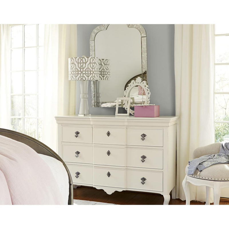 Universal Furniture Genevieve 9-Drawer Kids Dresser 434A002 IMAGE 5